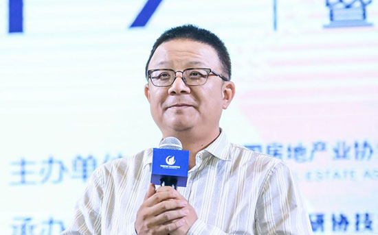 中國房地産業協會副會長、易居中國董事局主席 周忻